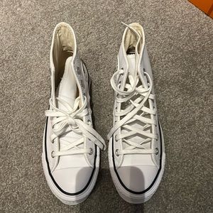 Chuck Taylor All Star Lift Hi Sneaker in White & Black
Converse - New